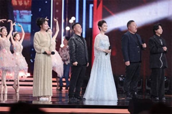 汇利资本 第二届中国（沈阳）喜剧电影周闭幕 冯巩姜文姚晨等影人齐聚见证高光时刻