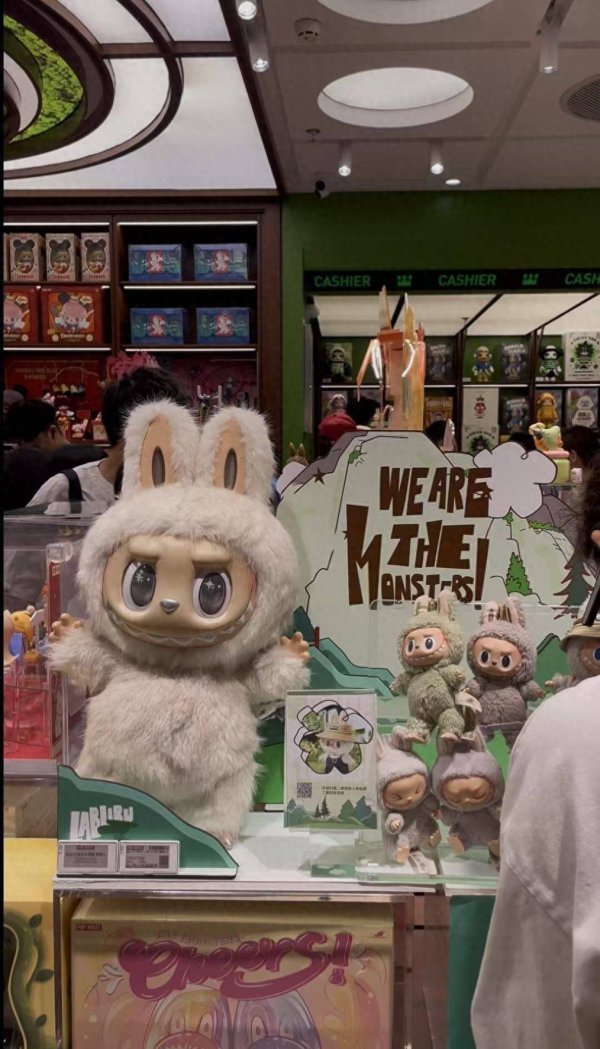 银泰融通 LABUBU海外疯狂吸金，泡泡玛特半年收入或超135亿，王宁还要冲击千亿目标