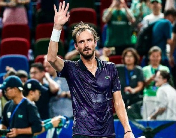 K线猎手 3小时鏖战！29岁梅总全身湿透+2连败后复仇 再示爱上海：全球NO.1